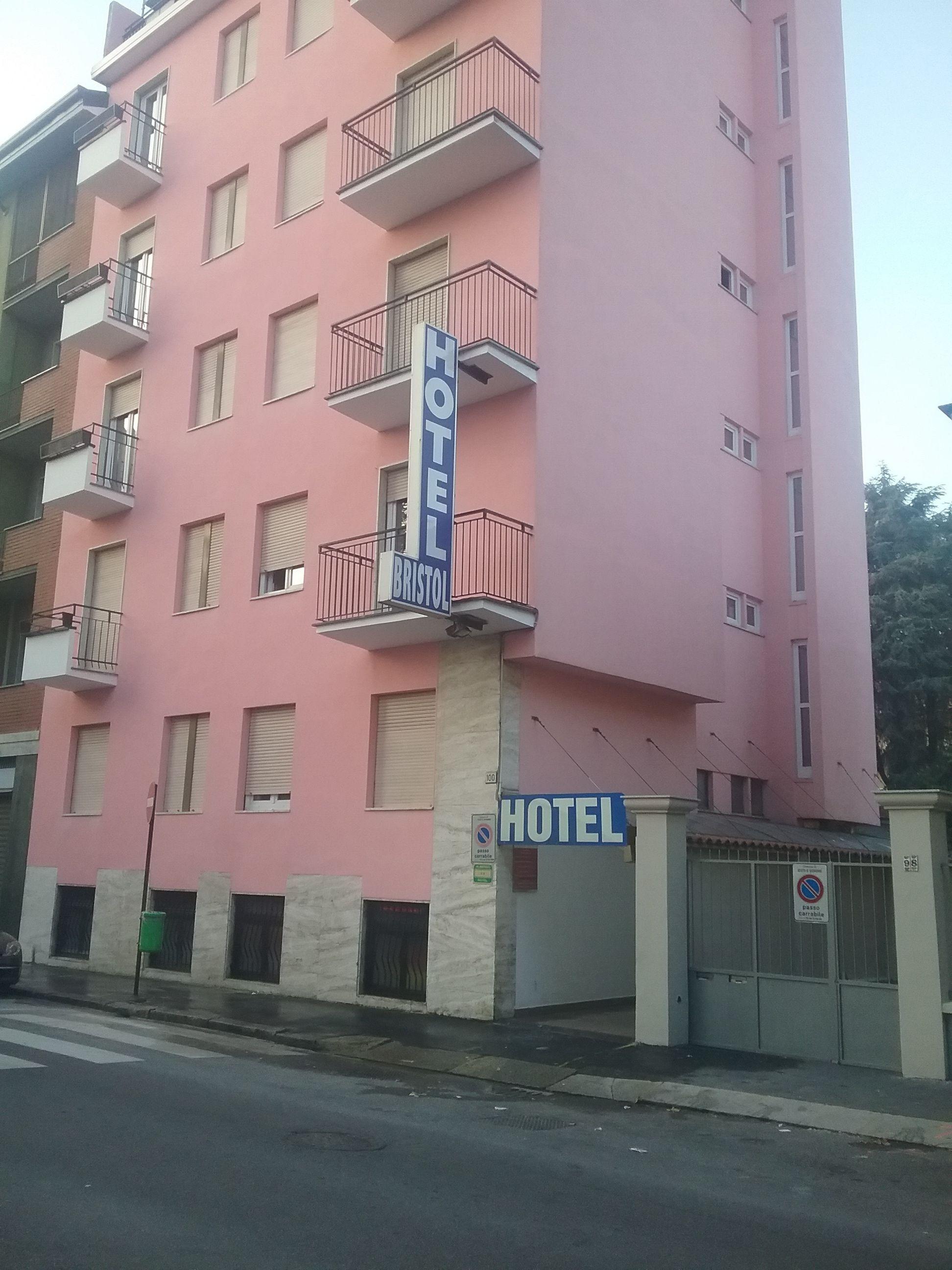 7 Hotel con Accesso Aeroportuale vicino all'Arena Civica