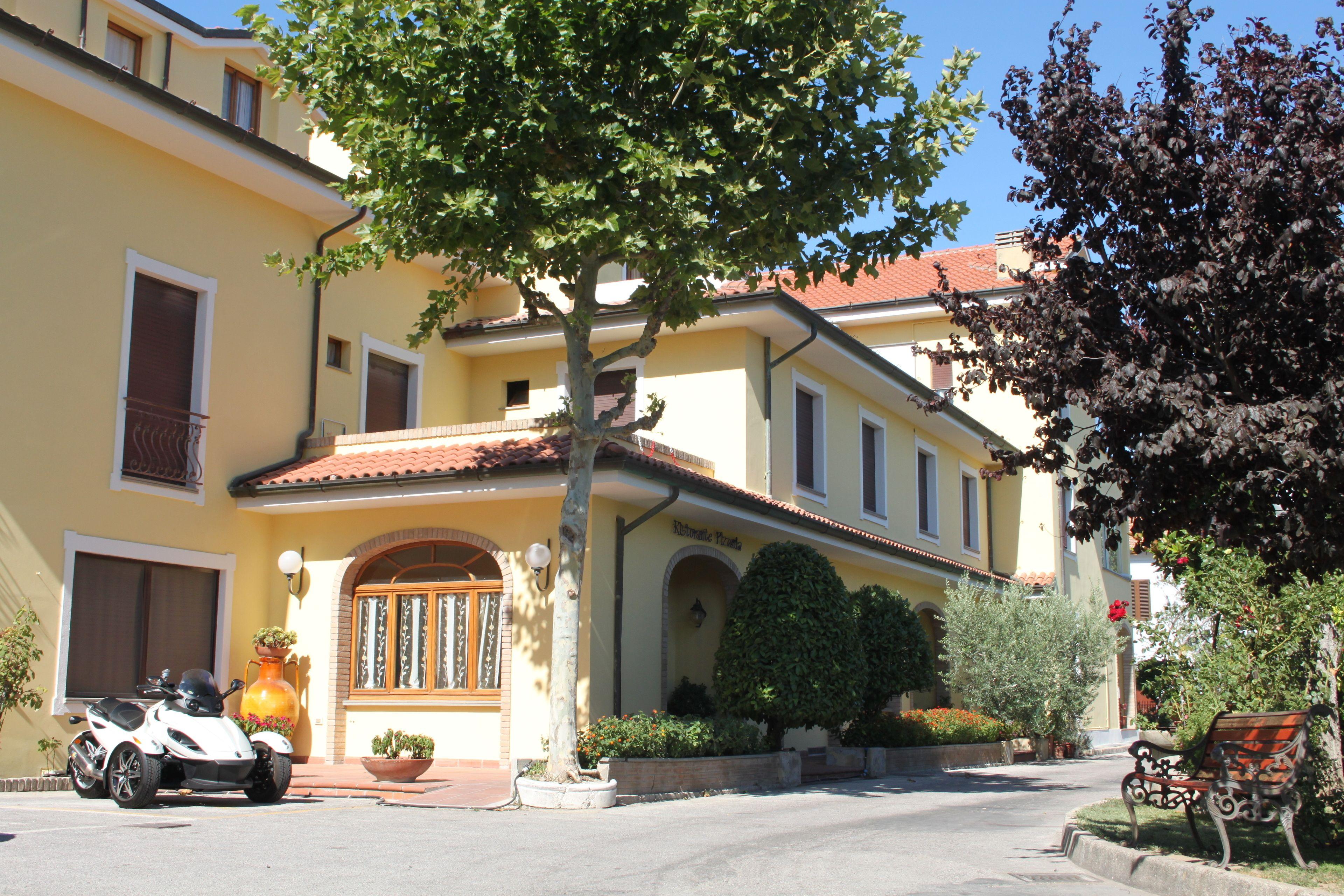 Hotel sul Mare nelle Marche: 15 Strutture sulla Costa Confrontate